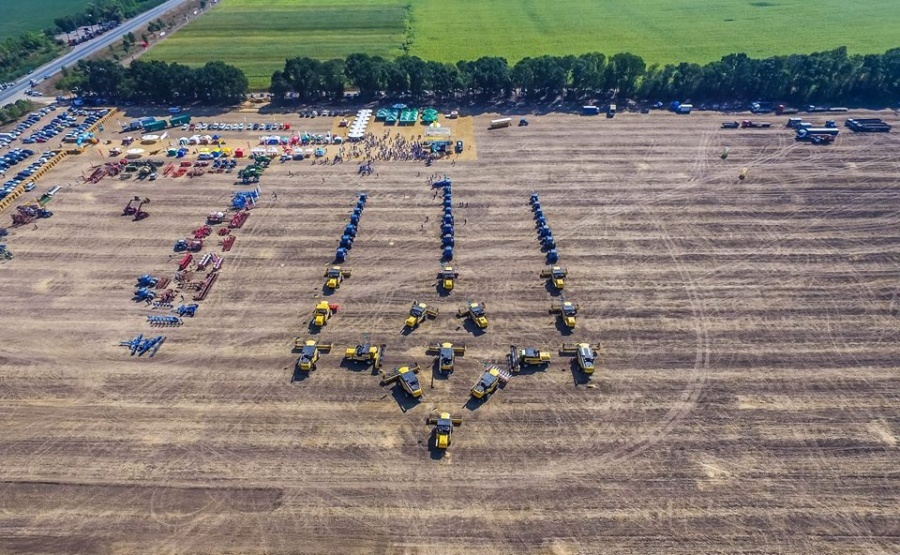 Національні меншини україни. Найбільший в україні. На карті донецький кам'яновугільний басейн. Донецький кам'яновугільний басейн. Самый большой тризуб из кизяка.